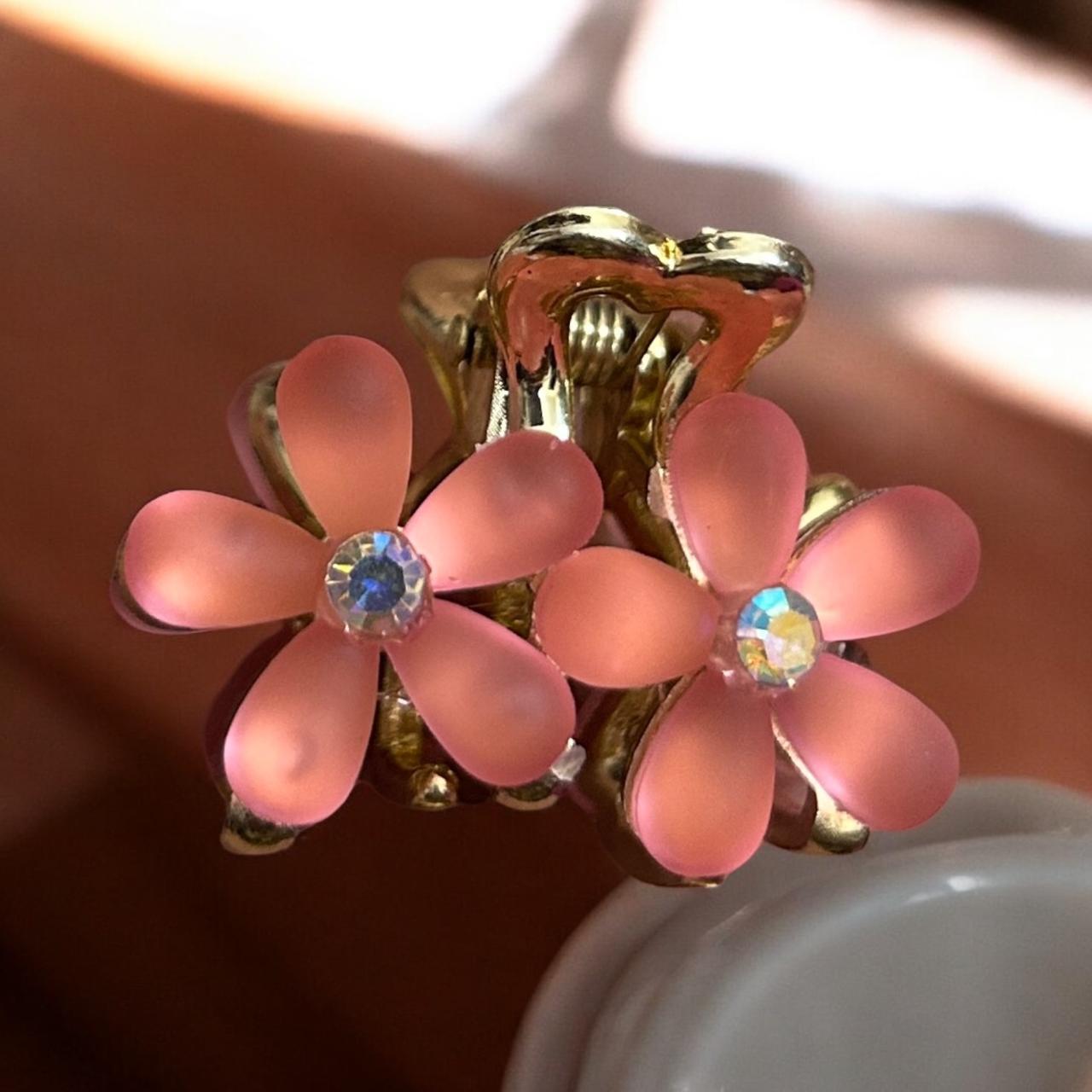 Daisy Flower Glossy Finish Hair Clips for Women - Type #1