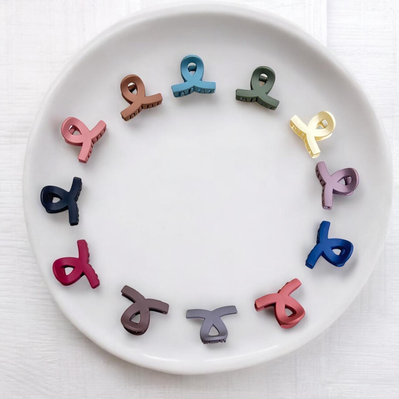 Matte Plastic Hair Clips for Women (Mixed Color 1 Piece)