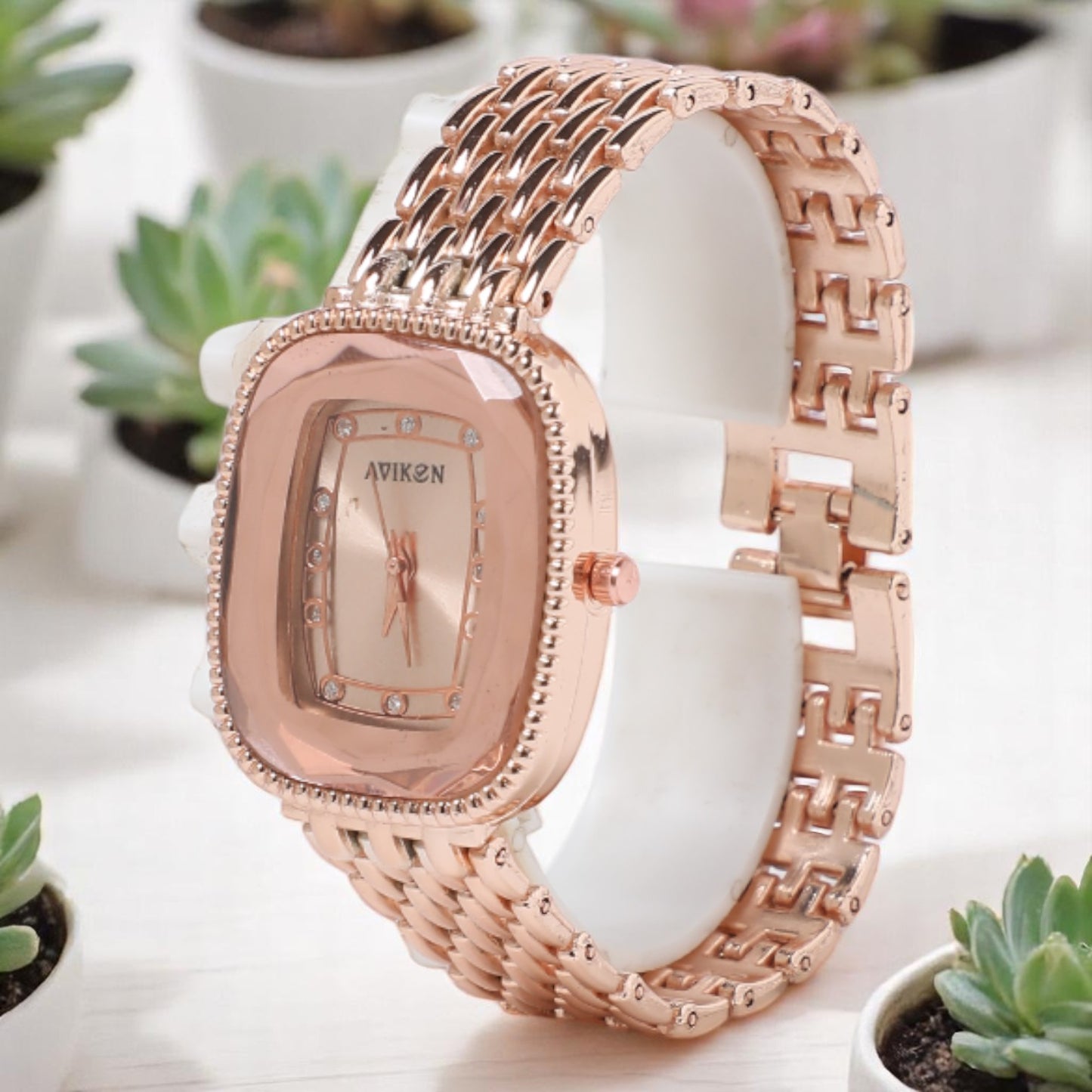 Styling Analog Chain Watch for Women