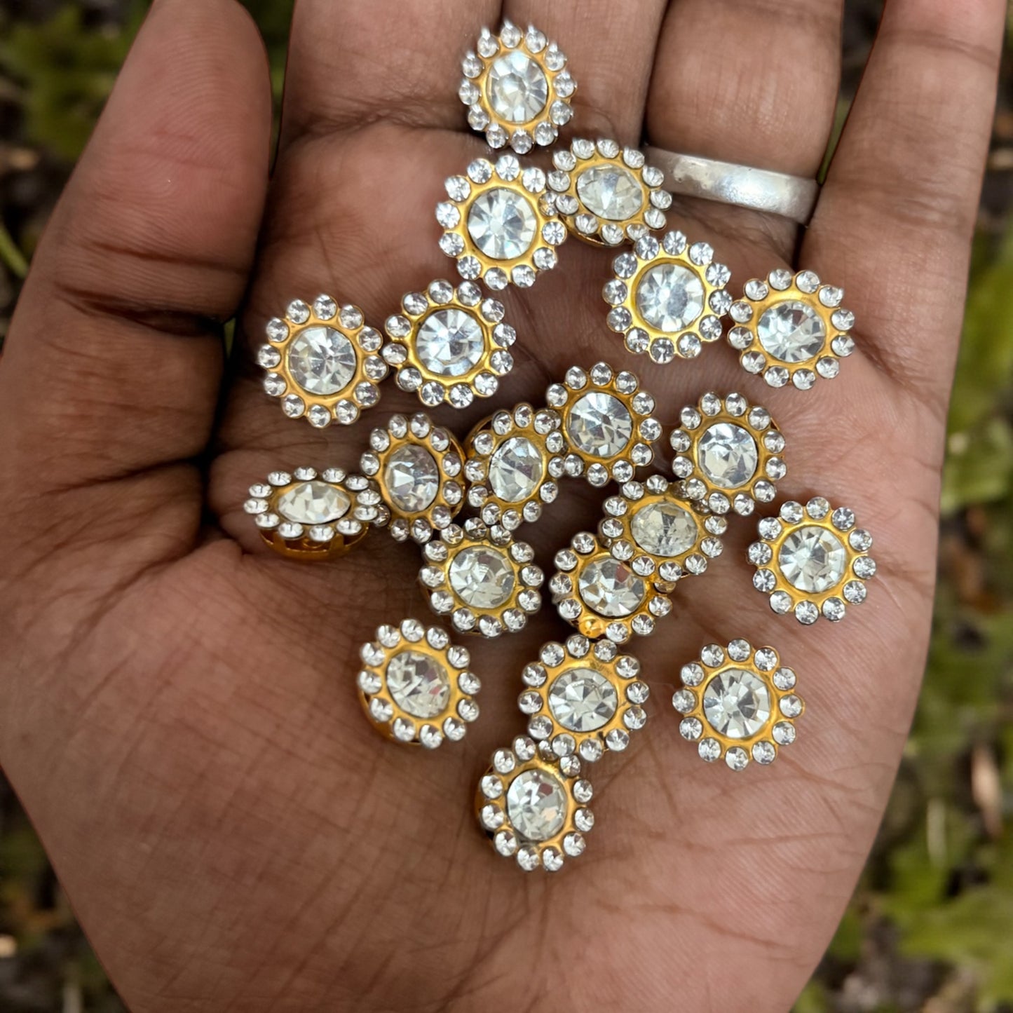 Clip Stone - Round Shape Glass Stone Beads for Embroidery & Jewellery Making (Pack of 20 Pcs)