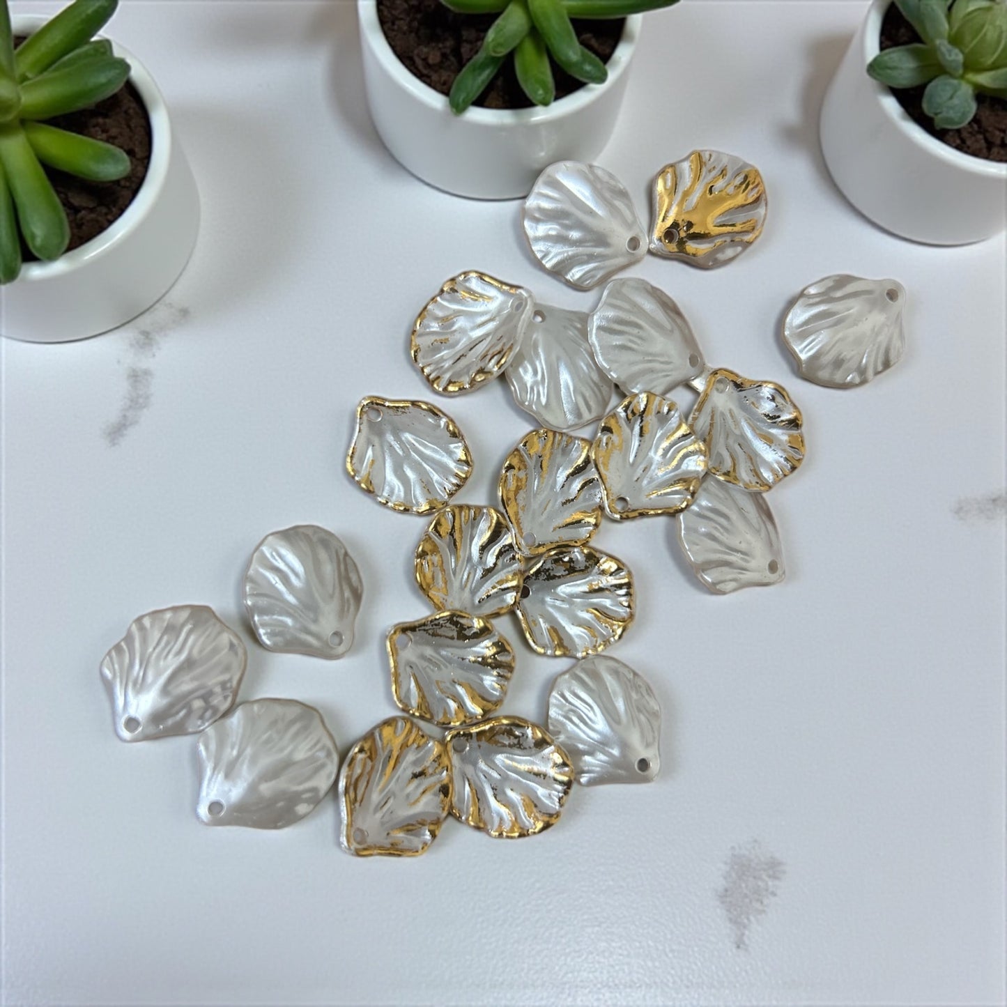 Golden Colour Outlines Acrylic Shell Beads (20 gms)