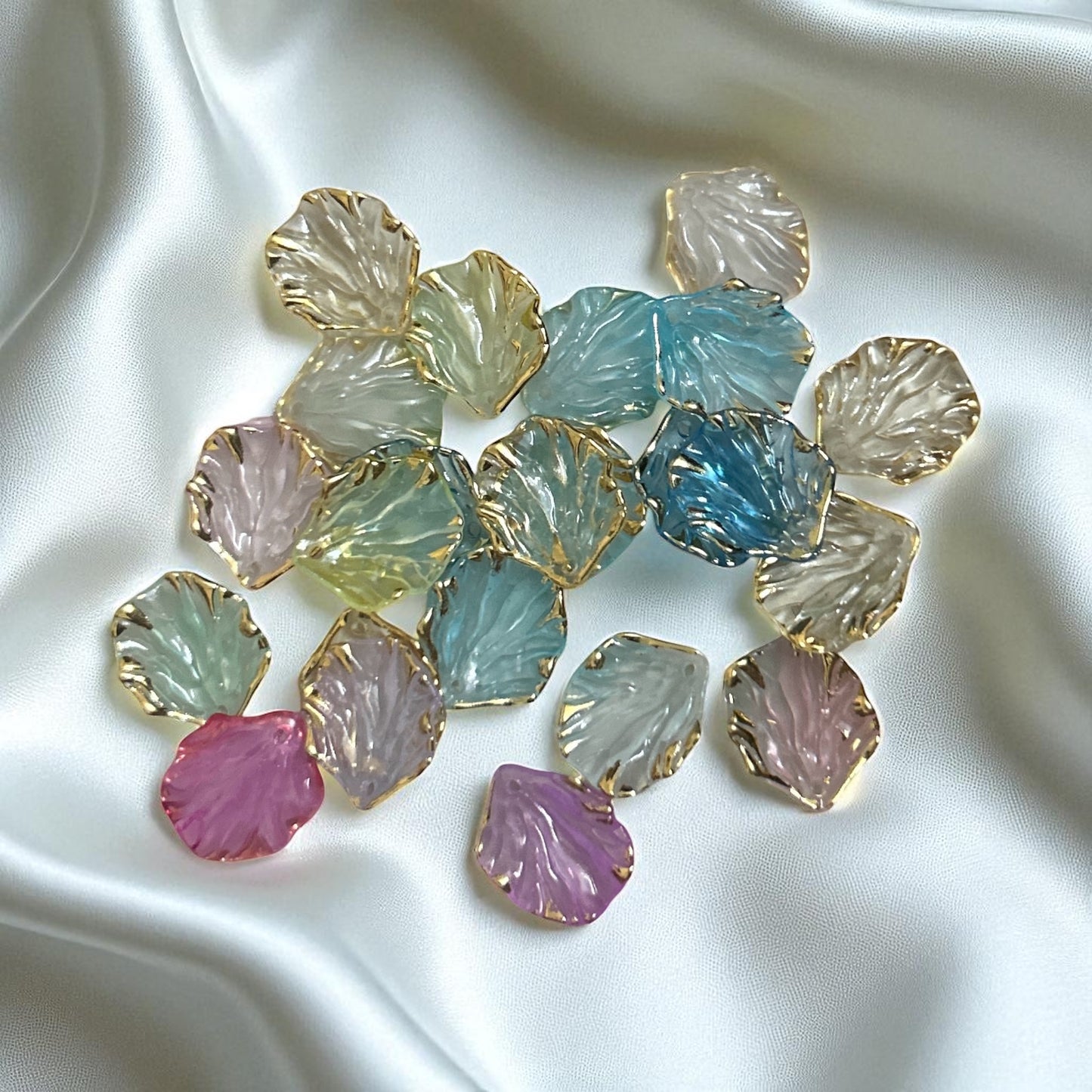Multicolor Acrylic Leaf with Gold Line (10gms)