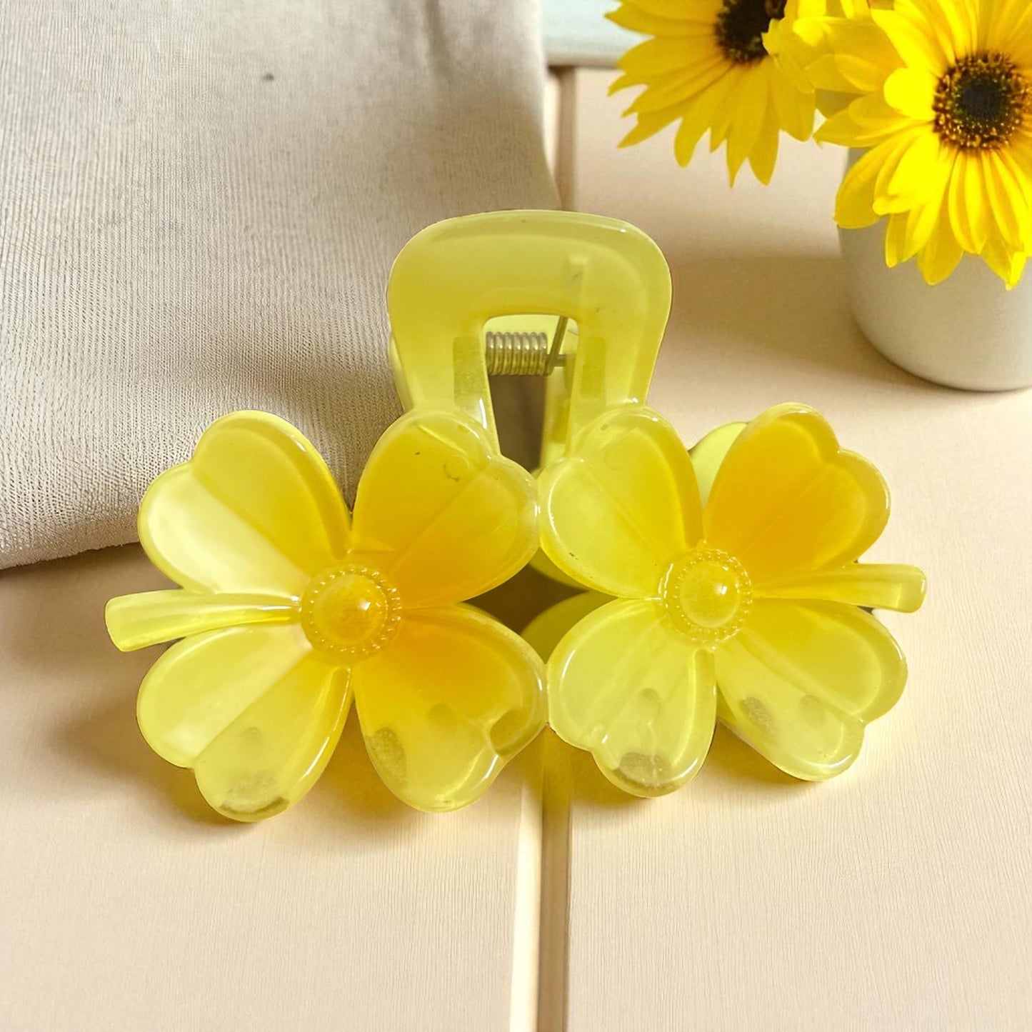Four Petals Flower Hair Claw Clips for Women (1 Pc)
