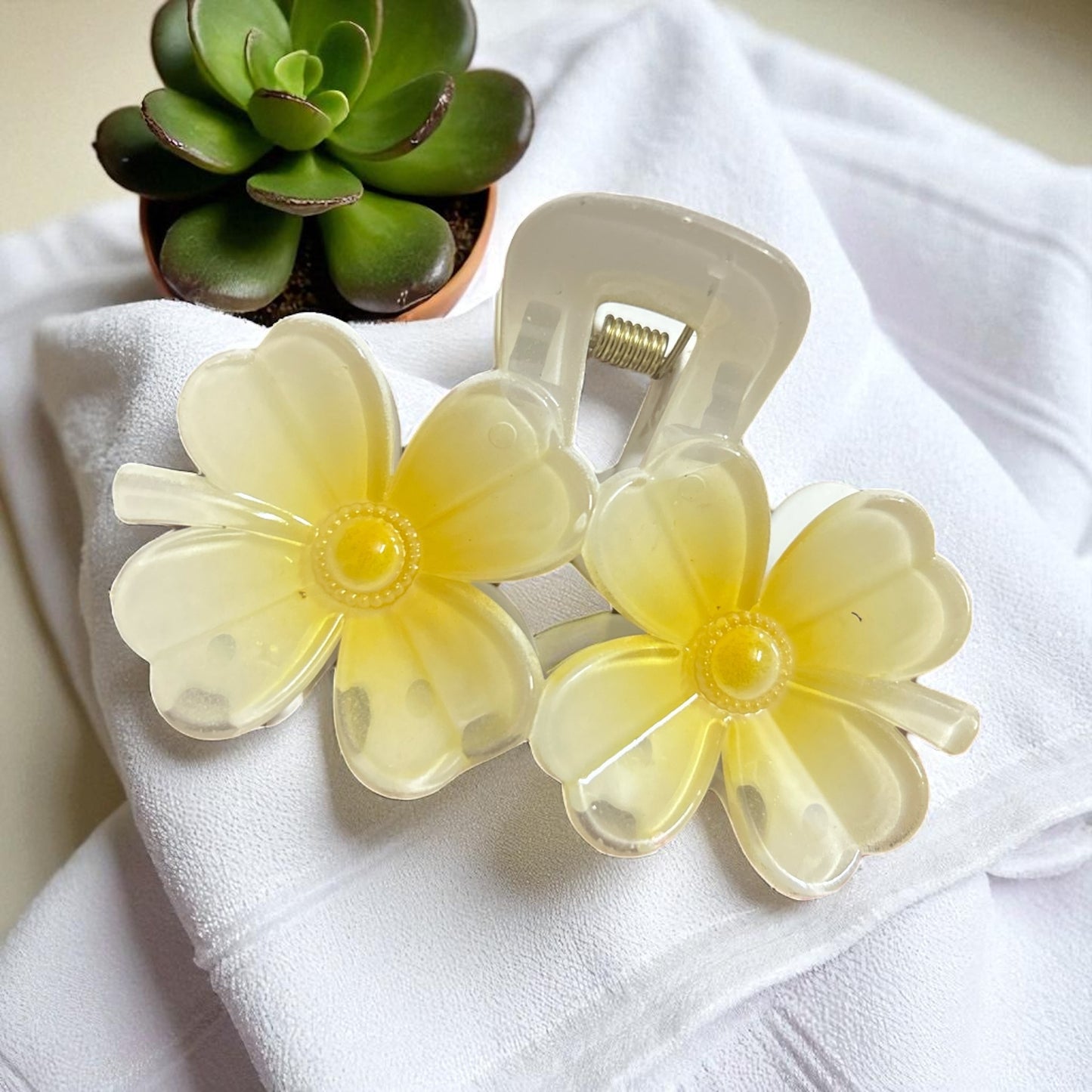 Four Petals Flower Hair Claw Clips for Women (1 Pc)