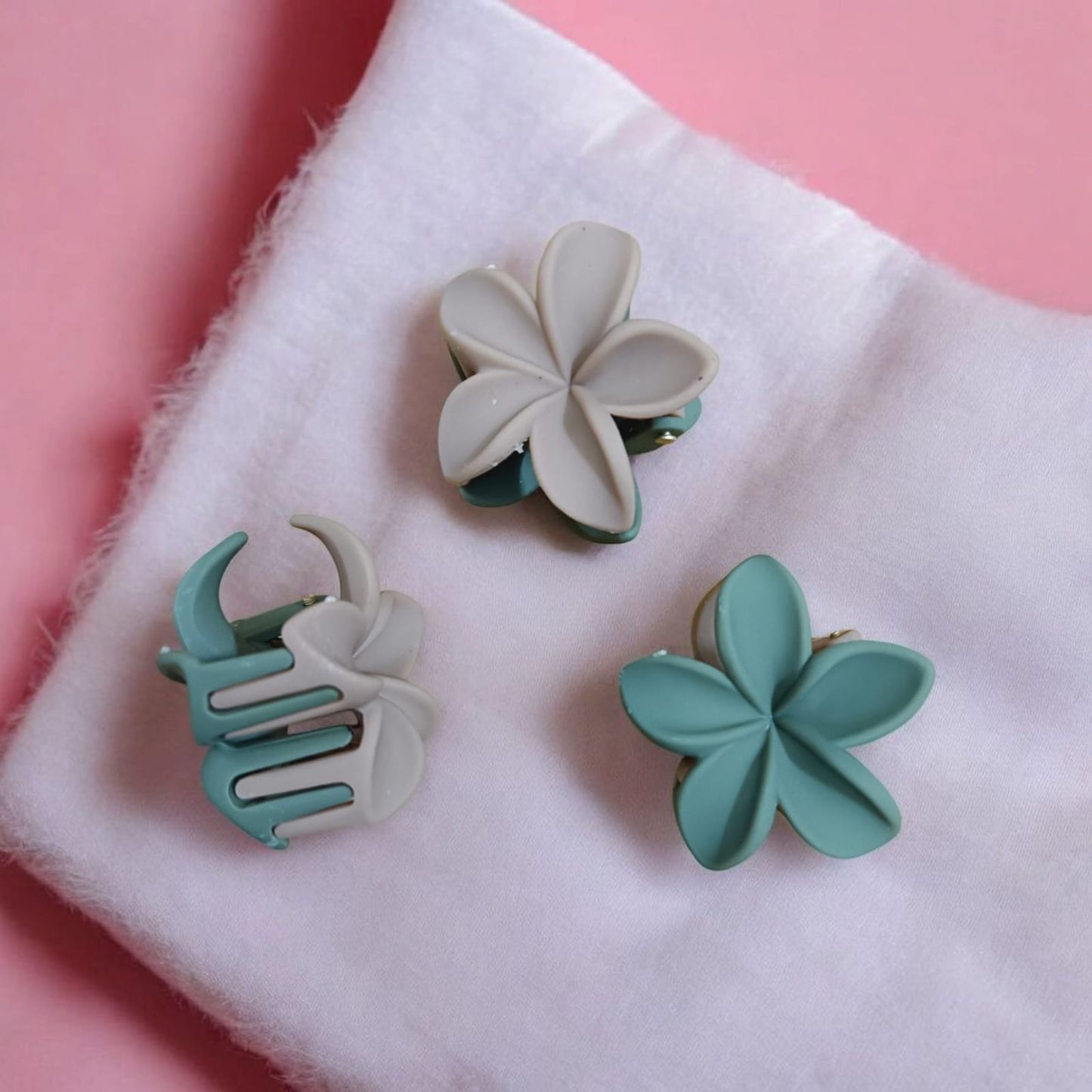 Double Shade Flower Hair Claw Clip Set (Pack of 1)