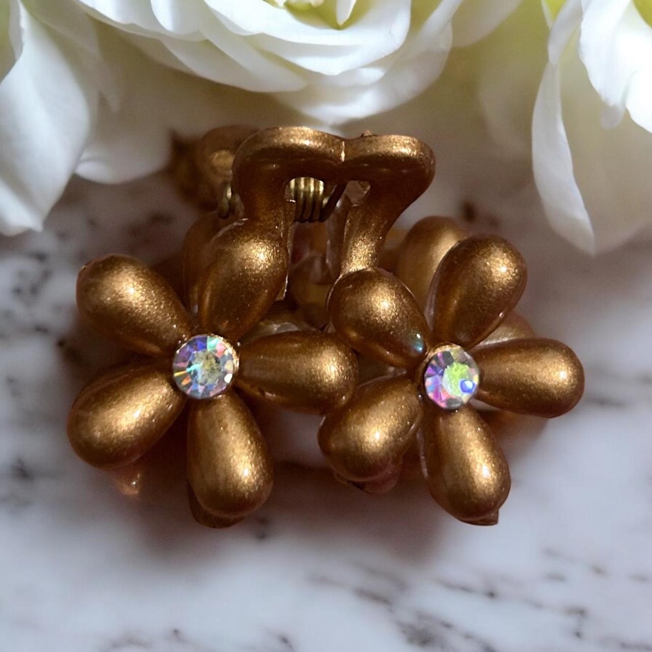 Daisy Flower Glossy Finish Hair Clips for Women - Type #2