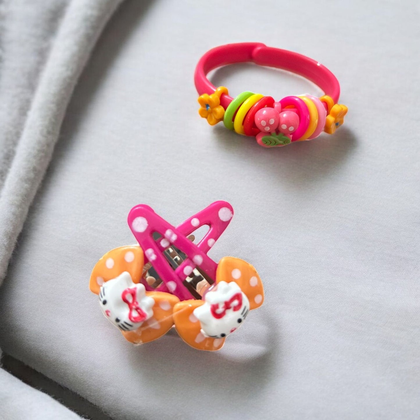 Kitty Hair Clips & Plastic Bracelets for kids