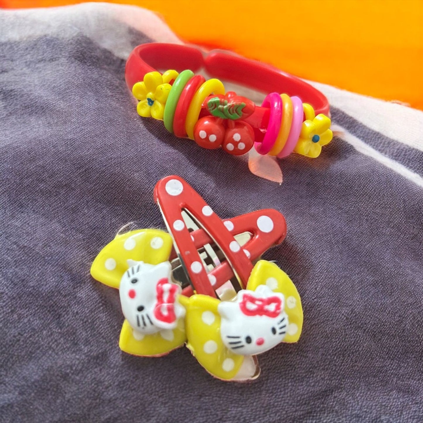 Kitty Hair Clips & Plastic Bracelets for kids