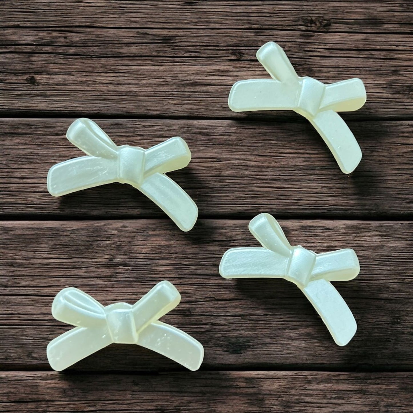 Acrylic Bow Shell Charm (Pack of 10)
