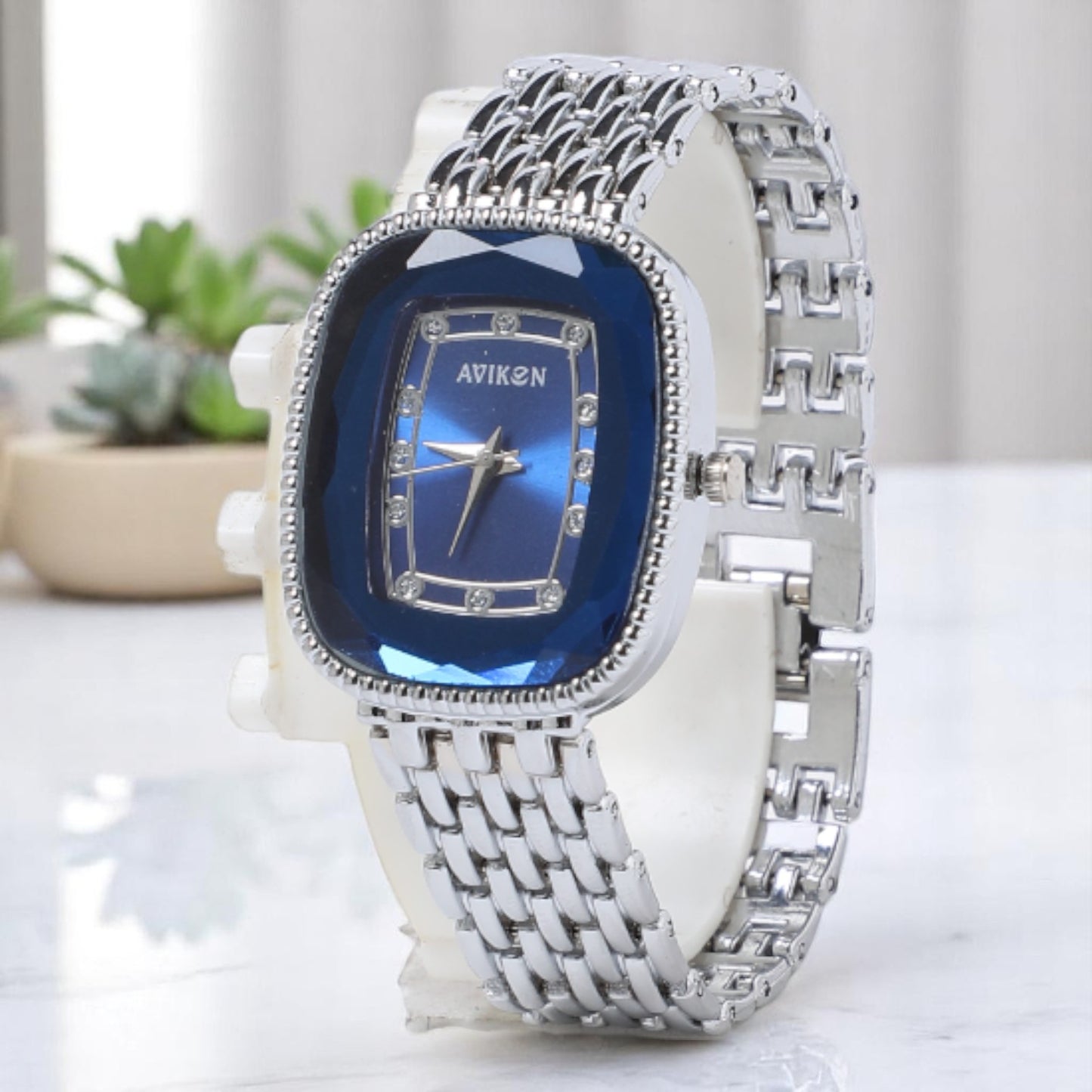 Styling Analog Chain Watch for Women