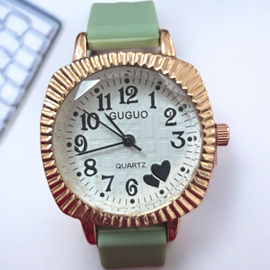 GUGUO Classic Analog Watch for Women Design #2